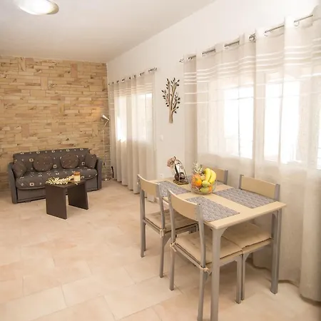 Holiday home Diamond View Maisonette